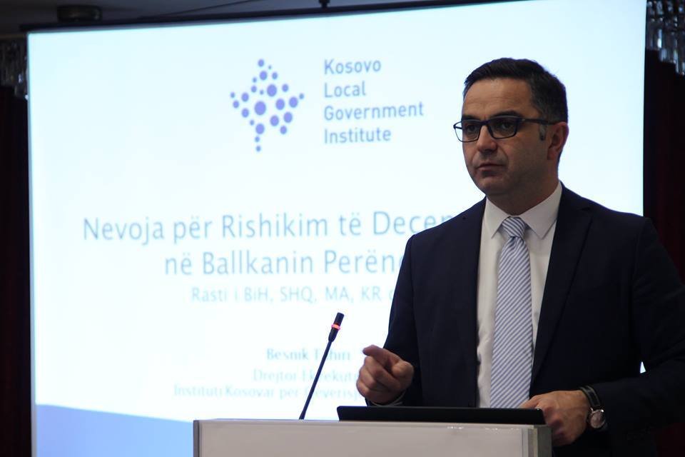 Drejtori Ekzekutiv i Institutit Kosovar për Qeverisjes Lokale z. Besnik Tahiri po merr pjesë në konferencën ndërkombëtare të vetëqeverisjes lokale në Republikën e Maqedonisë. Konferenca organizohet nga Ministria e Vetëqeverisjes Lokale dhe trajton “sfidat dhe perspektivat në zhvillimin lokal dhe rajonal - decentralizimi dhe qasjen e BE-së”.