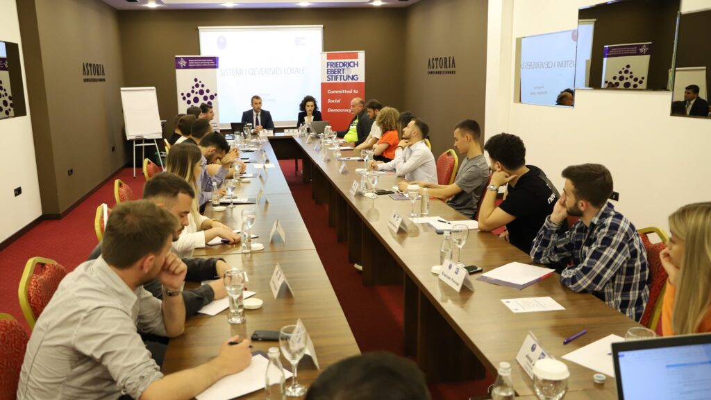 Instituti Kosovar për Qeverisje Lokale (KLGI) në mbështetjen e fondacionit Friedrich Ebert Stiftung (FES), ka nisur programin “Akademia e të Rinjve për Qeverisje Lokale”. Programi u dedikohet liderëve të rinj në nivelin lokal, me synim avancimin e demokracisë lokale dhe njohjen me strukturën, proceset e mekanizmave komunalë.
