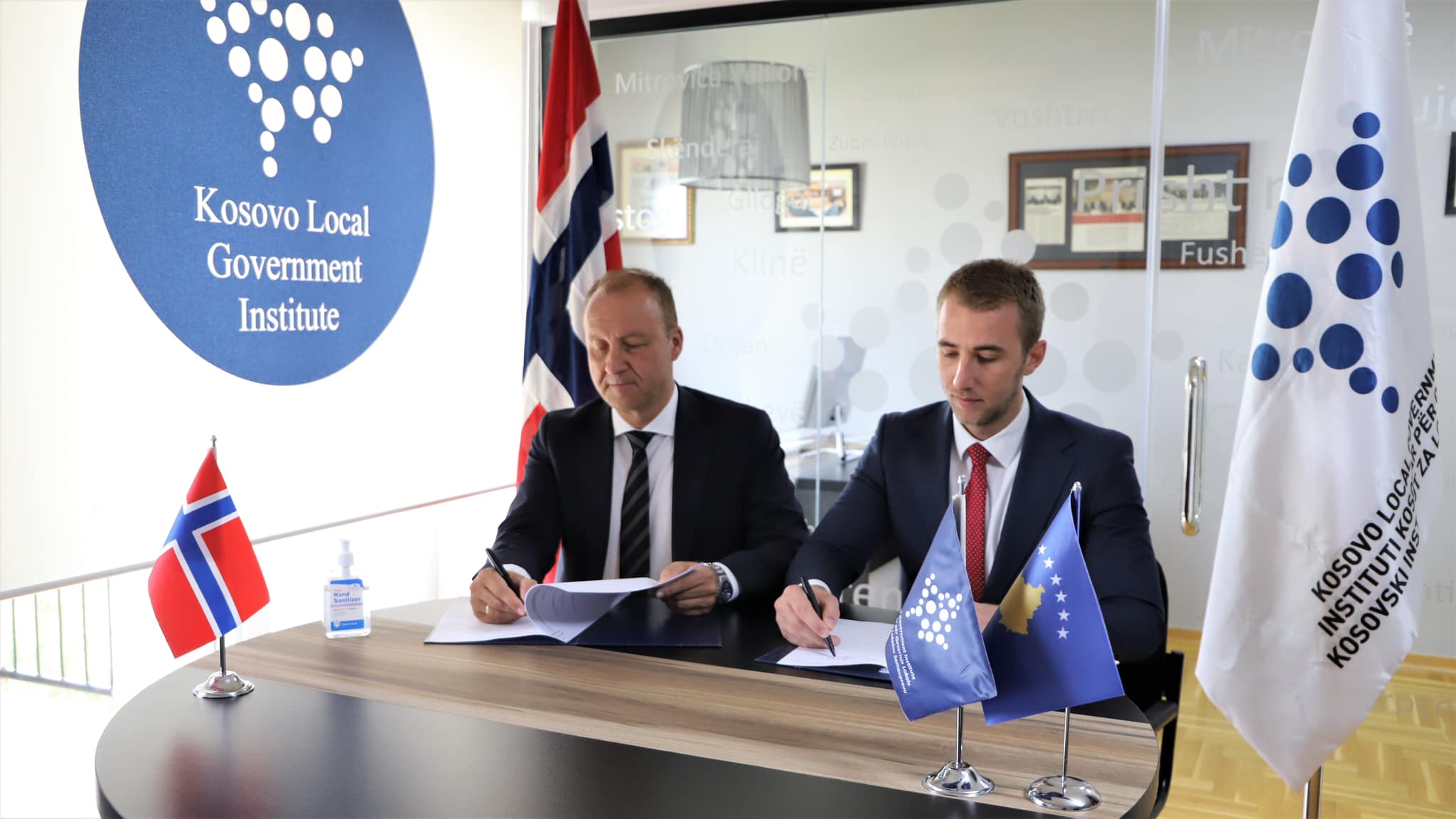 Read more about the article Ambasada e Mbretërisë së Norvegjisë në Kosovë vazhdon mbështetjen për programet e Institutit KLGI në avancimin e qeverisjes lokale