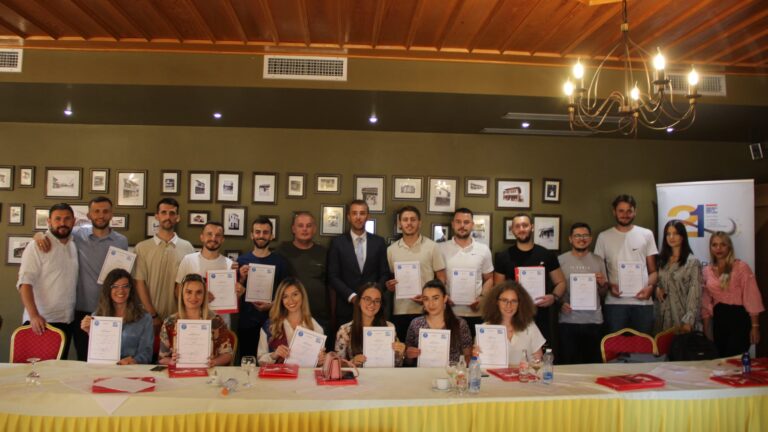 Read more about the article 25 të rinj nga 6 komuna përfundojnë programin Akademia e të Rinjve për Qeverisje Lokale