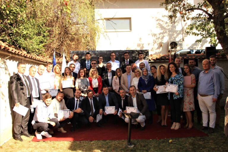 Read more about the article Certifikohen 40 kandidatë nga Akademia për Qeverisje Lokale