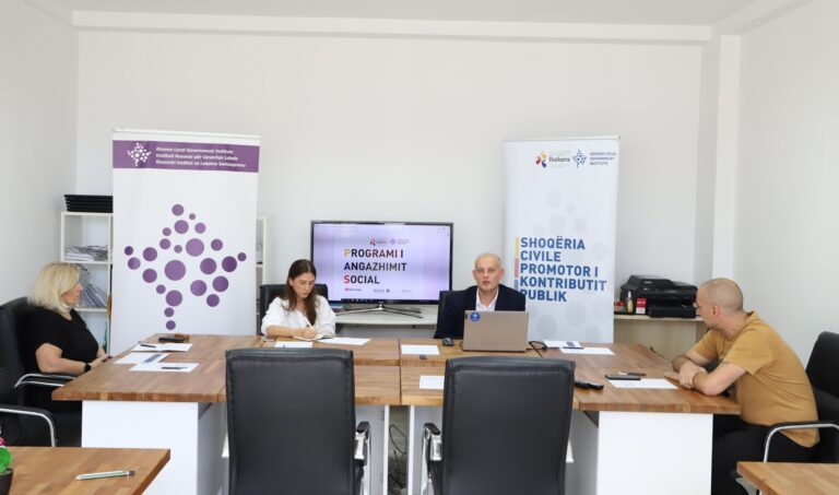 Read more about the article Instituti KLGI mbajti takimin konsultativ me OJQ-të në Komunën e Gjakovës