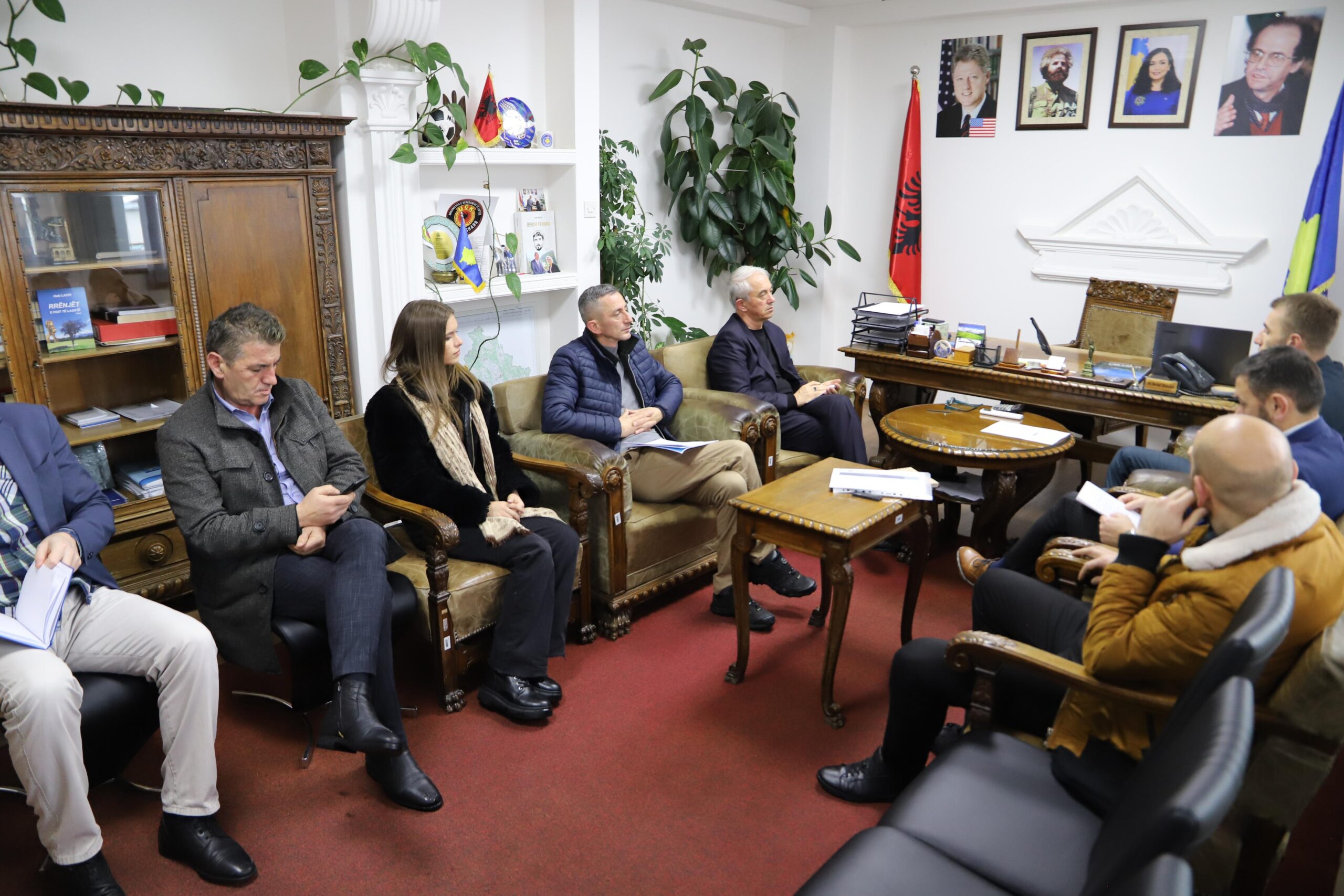 Read more about the article Kryetari i Dragashit pret në takim Grupin e Auditimit Social