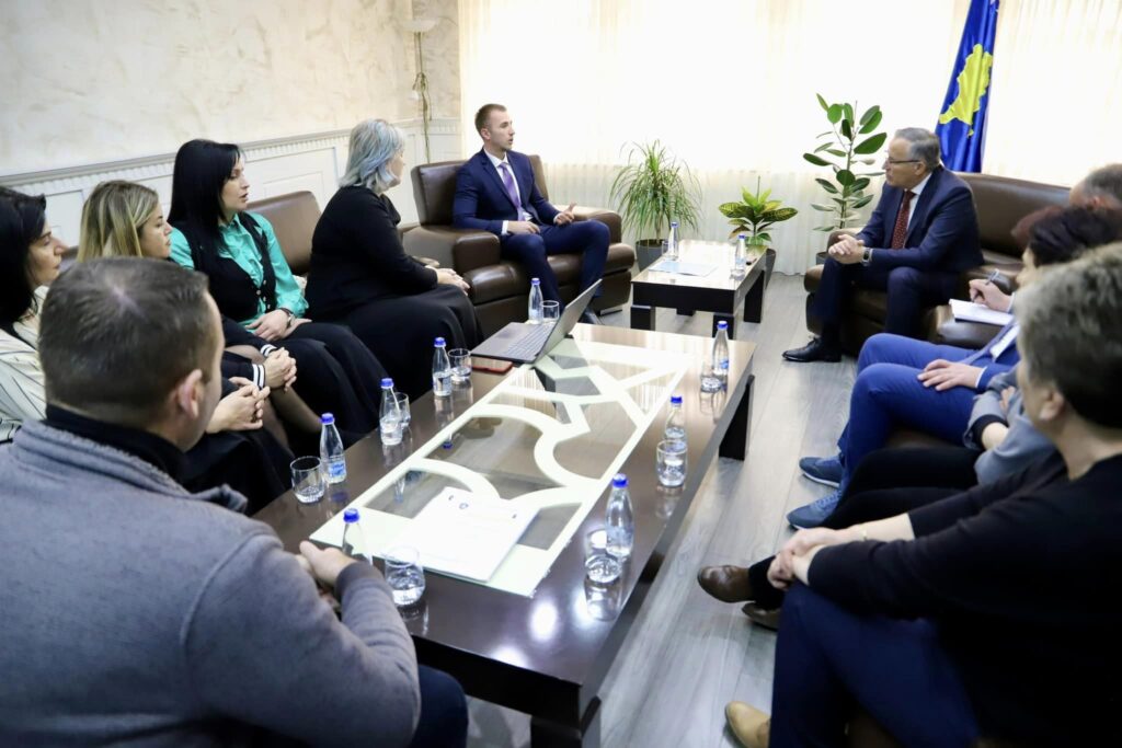 Grupi i Auditimit Social zhvilloi takim me kryetarin e Komunës së Mitrovicës së Jugut z. Bedri Hamza