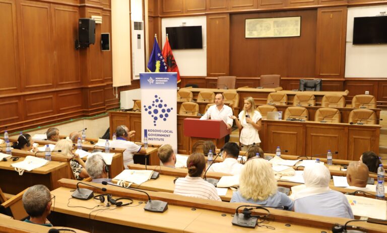 Read more about the article KLGI organizoi një punëtori me Këshillave Lokalë dhe të shoqërisë civile